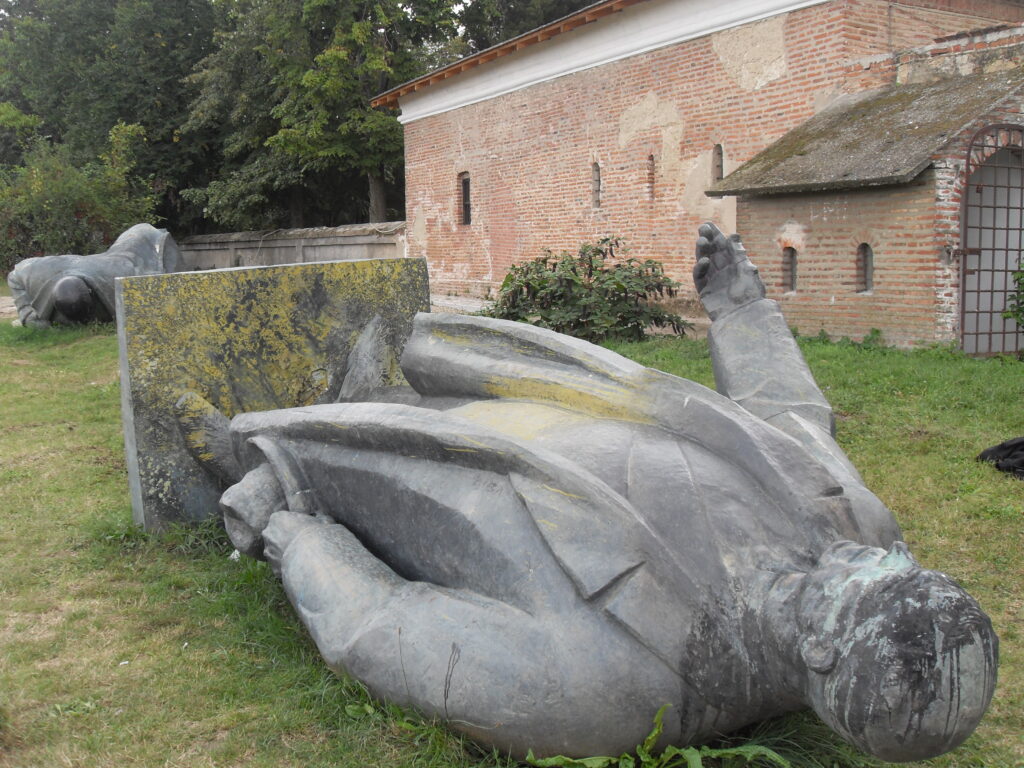 Fallen statue of Lenin and Petru Groza next to the Mogoşoaia Palace (Romania)